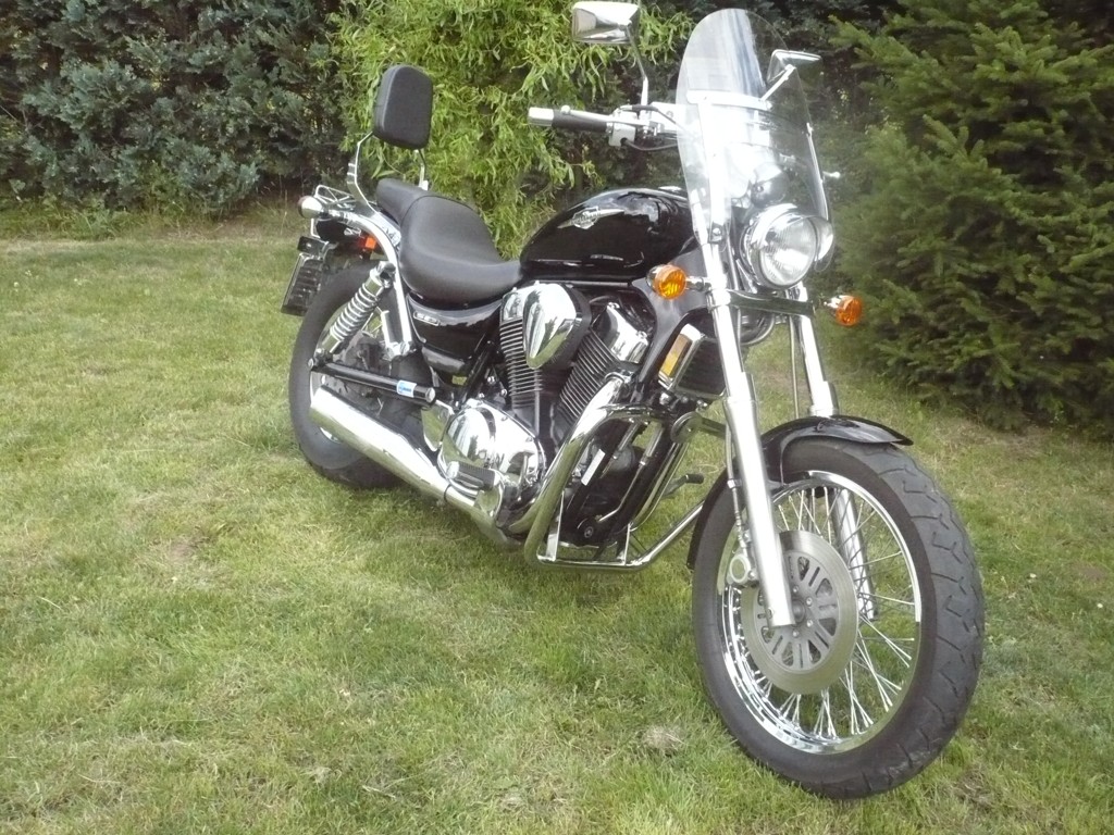 SUZUKI BOULEVARD S83 VS 1400 INTRUDER