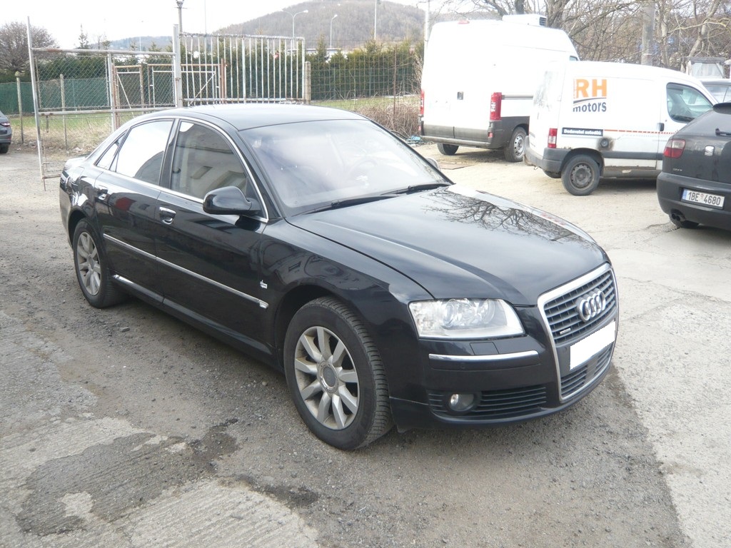 AUDI A8 4.2 V8 AT QUATTRO ČR,SERVISKA