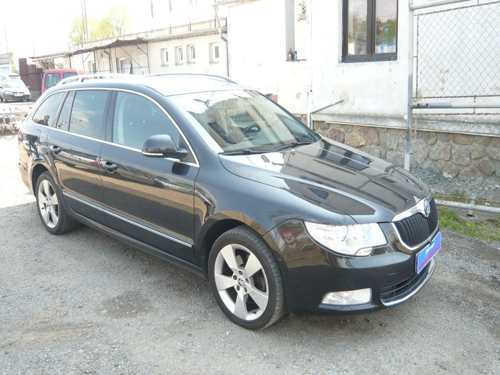 ŠKODA SUPERB COMBI 2.0 TDI 4x4 PANORAMA, AUTOMAT, ČR, SERVISKA,ODPOČET DPH