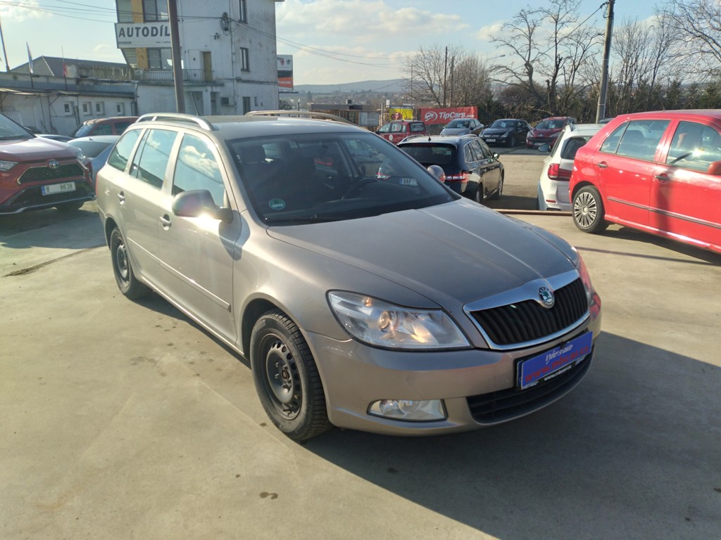 ŠKODA OCTAVIA COMBI 1.6 TDI AMBIENTE 1.MAJITEL,ČR,SERVISKA,ODPOČET DPH