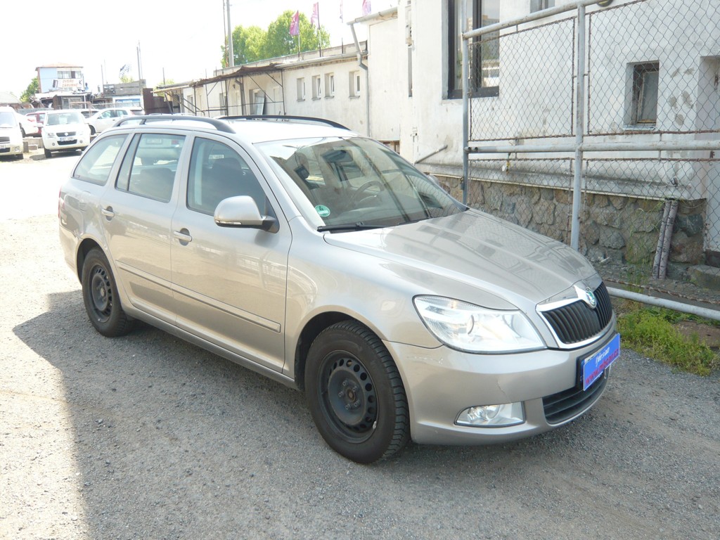 ŠKODA OCTAVIA COMBI 1.6 TDI AMBIENTE 1.MAJITEL,ČR,SERVISKA,ODPOČET DPH