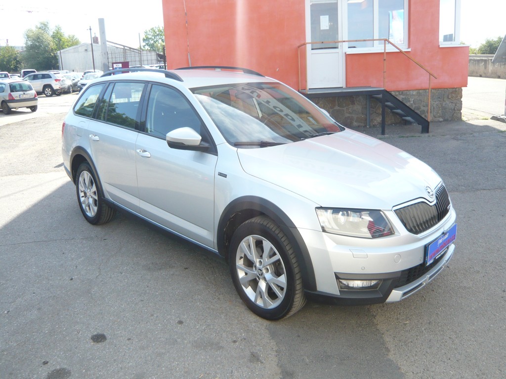 ŠKODA OCTAVIA SCOUT 2.0 TDI DSG 4x4 135kW 1.MAJITEL,ODPOČET DPH