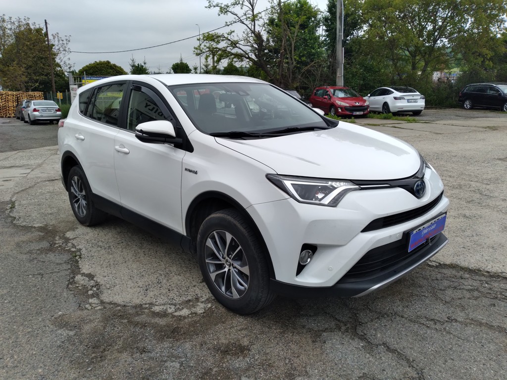 TOYOTA RAV4 2.5 HYBRID ODPOČET DPH,SERVISKA