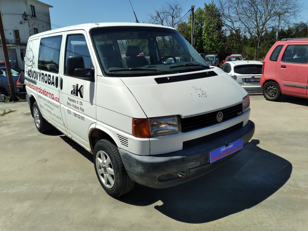 VOLKSWAGEN TRASNPORTÉR 2.5 TDI 6 MÍST 75kW