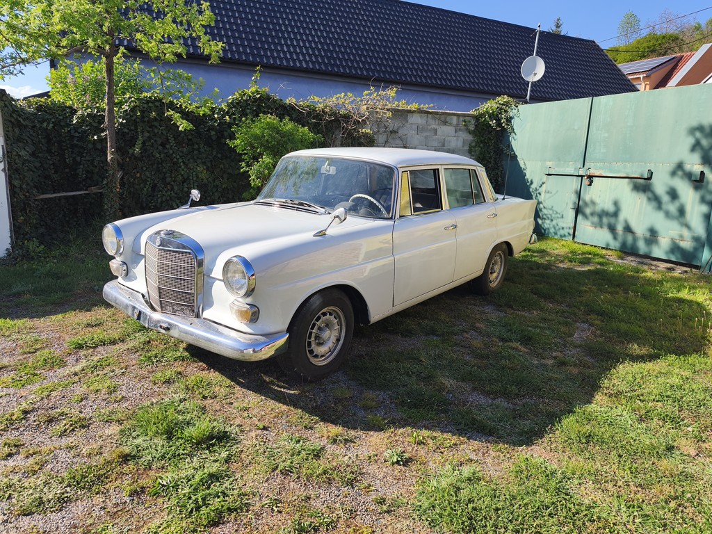 MERCEDES BENZ 190 W110 2.0 BENZÍN